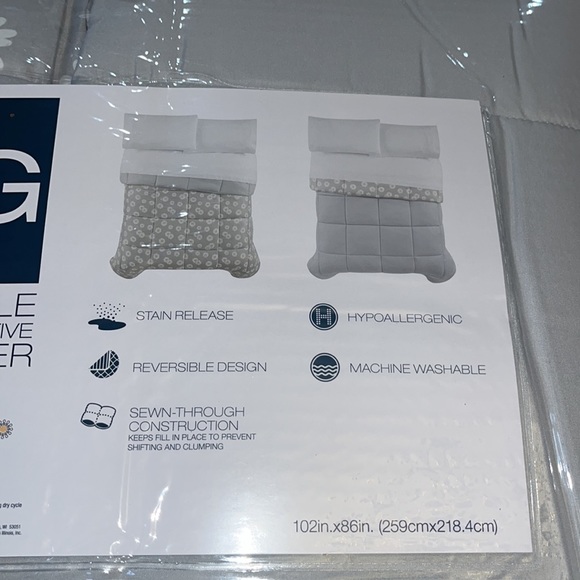 THE BIG ONE Reversible Down Alternative Daisy King Comforter Hypoallergenic - Picture 8 of 11